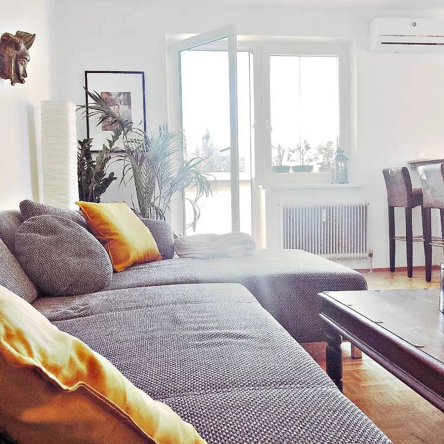 Modern New Danube Apartment, Perfect Location Viyana Daire
