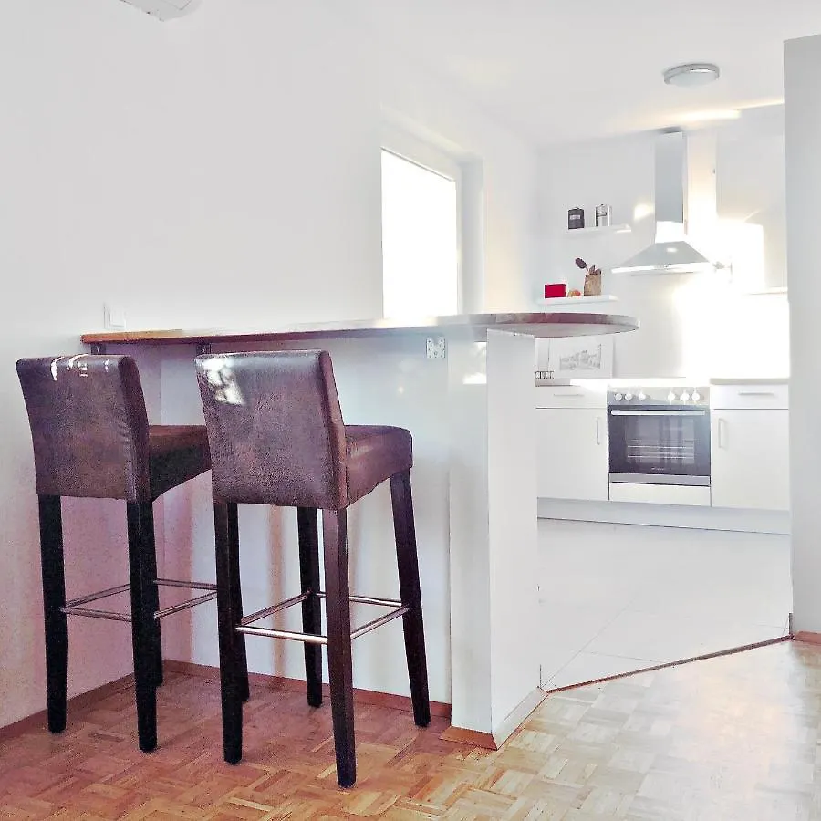 Modern New Danube Apartment, Perfect Location Viena Austria