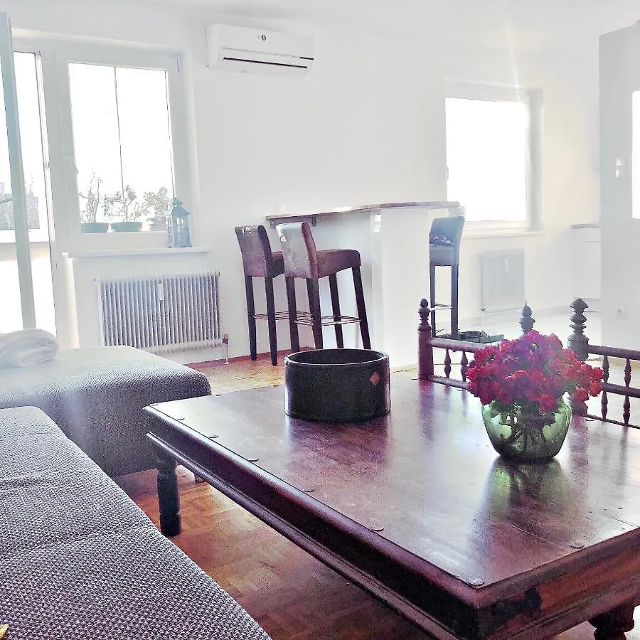 Modern New Danube Apartment, Perfect Location Viena 0*,  Austria