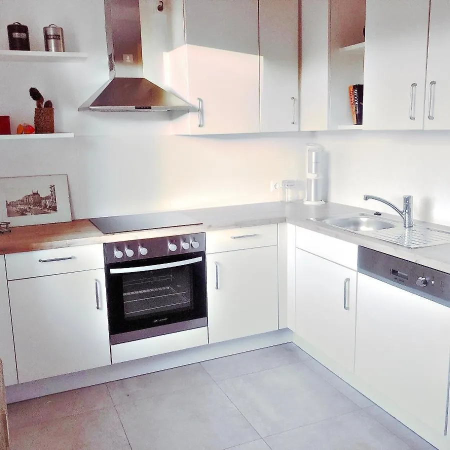 Modern New Danube Apartment, Perfect Location Viena Austria